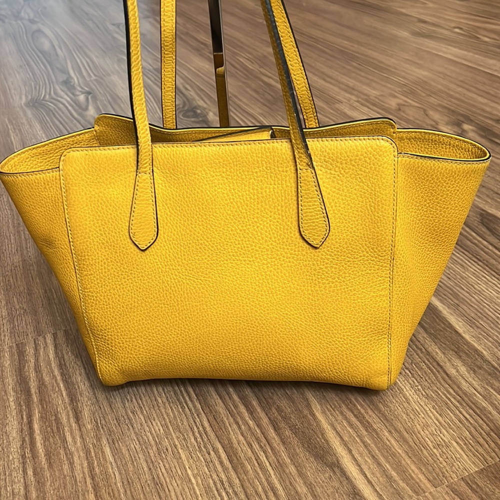 A46- 💯 % authentic Gucci shoulder bag - Picture 6 of 16